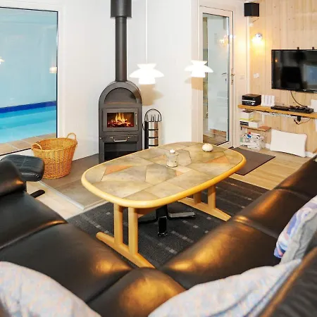 Luxury Retreat With Pool Дом отдыха